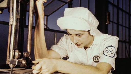 Medewerkers in een moderne productiefaciliteit in de maakindustrie